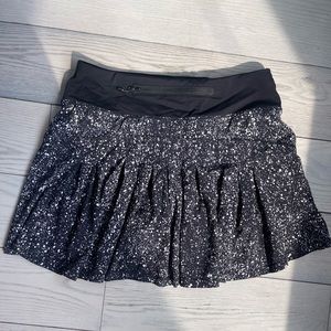 Lululemon size 4 black and white splatter circuit breaker tennis skirt